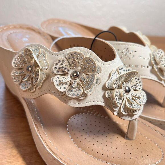 Atalina Women's Ivory Sandals - Picture 4 of 6